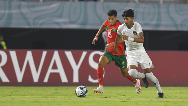 Bima Sakti mengubah gaya main Timnas Indonesia U-17 saat melawan Maroko dalam laga Grup A Piala Dunia U-17 2023, Kamis (16/11).